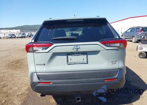 2021 Toyota Rav4 Xle z USA, uszkodzony, nr VIN 2T3P1RFV4MW224120